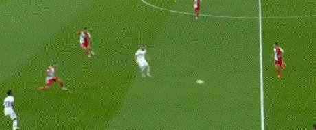 1631482054589069170.gif 【西甲】本泽马3球1助 新援首球 皇马2度落后5比2胜