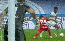 1631482019638096124.gif 【西甲】本泽马3球1助 新援首球 皇马2度落后5比2胜